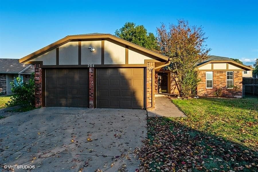 1st image of 204 S Patterson Dr