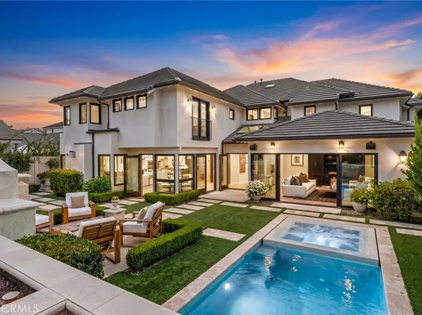 1807 E Newport Hls, Newport Beach, CA 92660