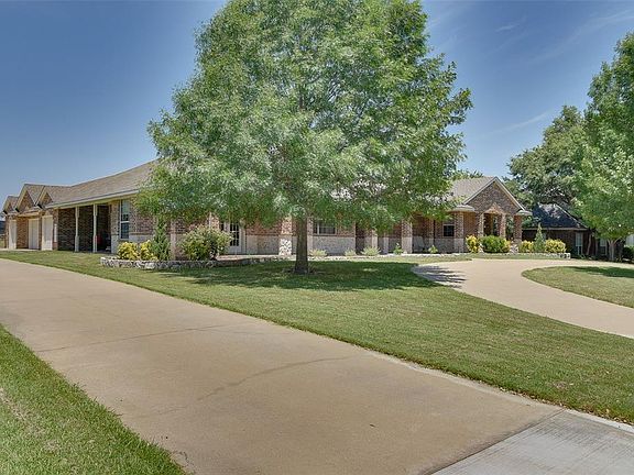 3rd image of 5209 Heritage Cir