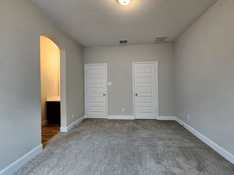 1331 Gruene Glen St — Photo 30
