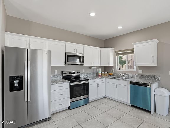 4th image of 551 W Thurber Rd