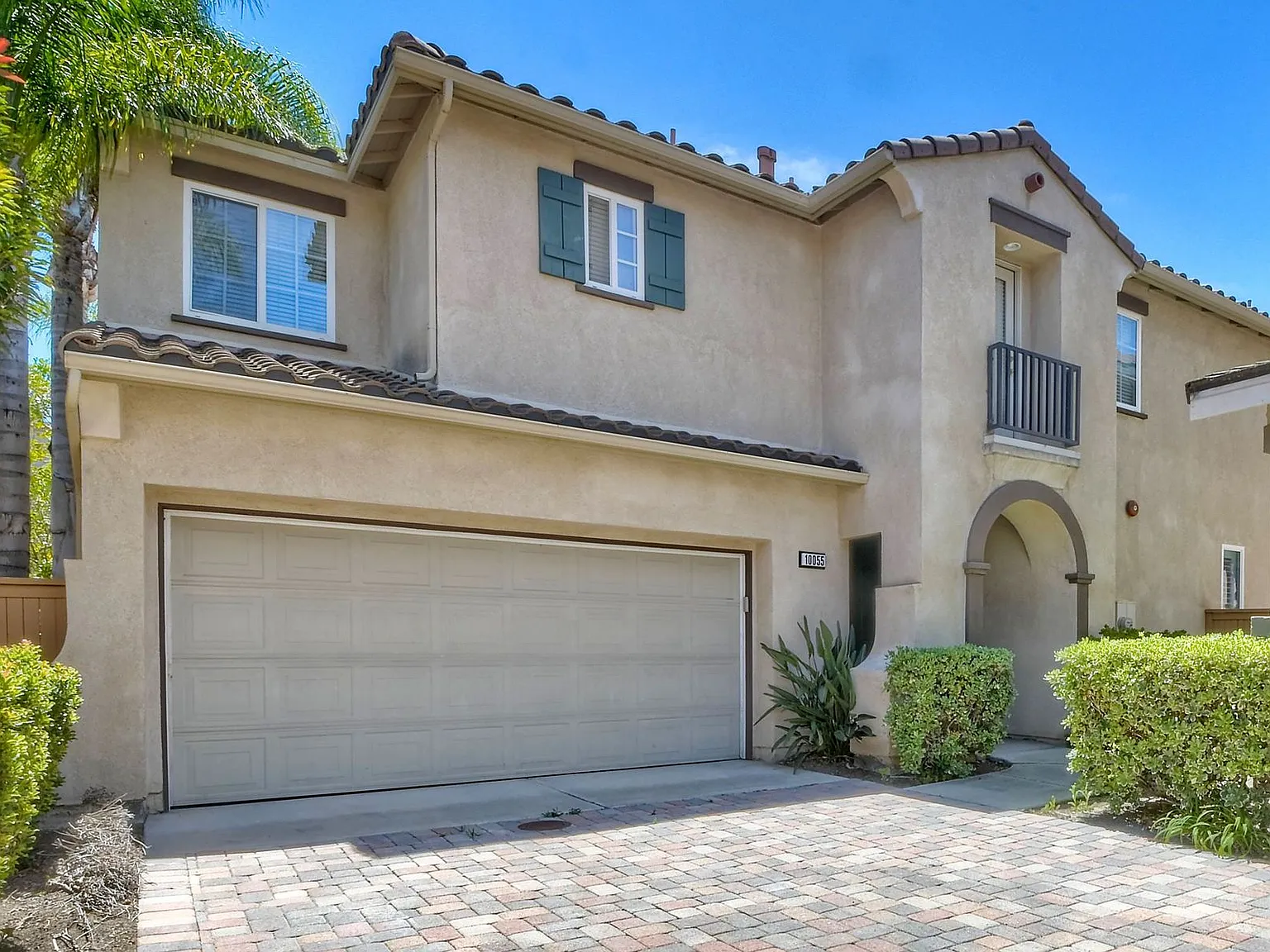 3 bed, 2.5 bath, 1690 sqft, $5,000 — Photo 2