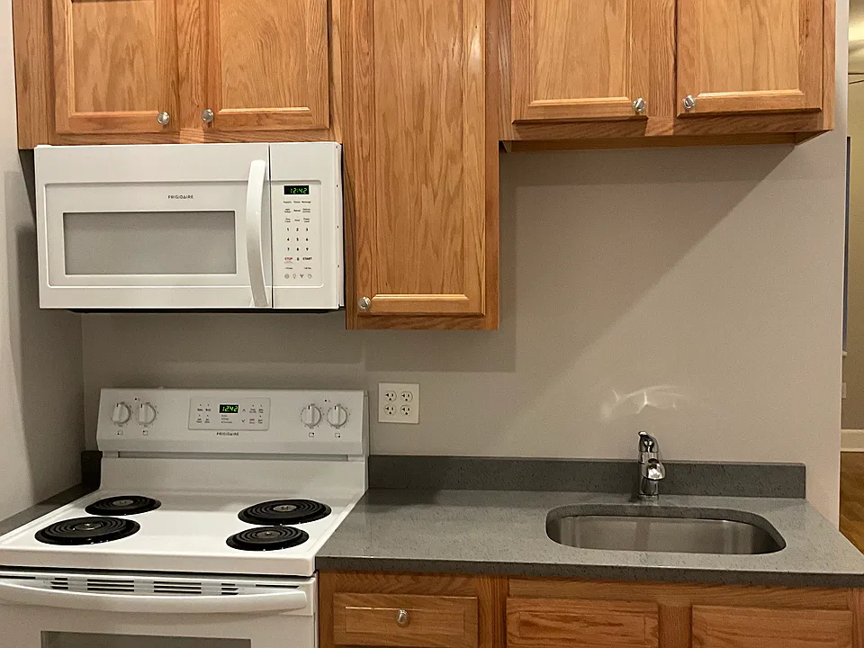 1433 Hancock St #209