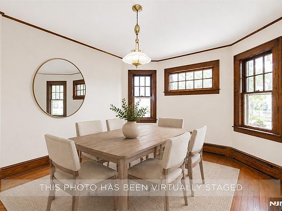 5th image of 135 Colfax Ave E