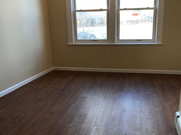 5th image of 475 Ashford Ave