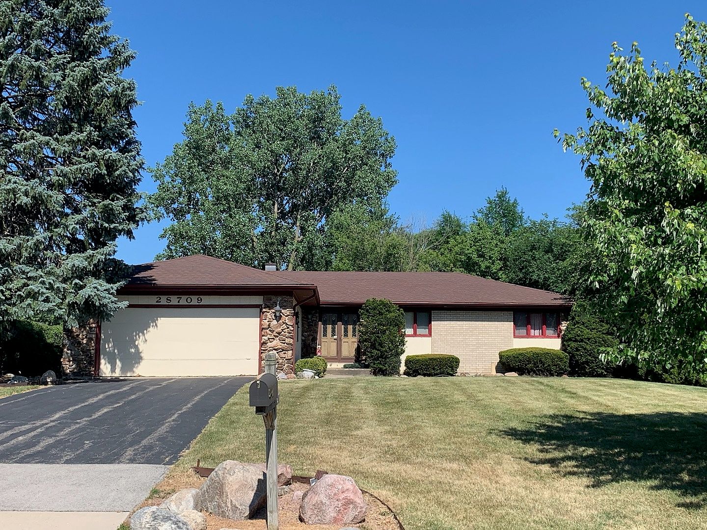 2S709 Avenue Chateaux E, Oak Brook, IL 60523 Zillow