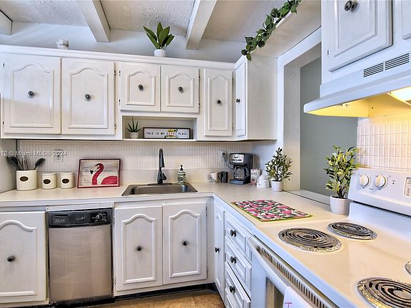 5th image of 1400 NE 57th St APT 207