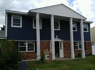 33 Hilary Dr, Bayville, NY 11709