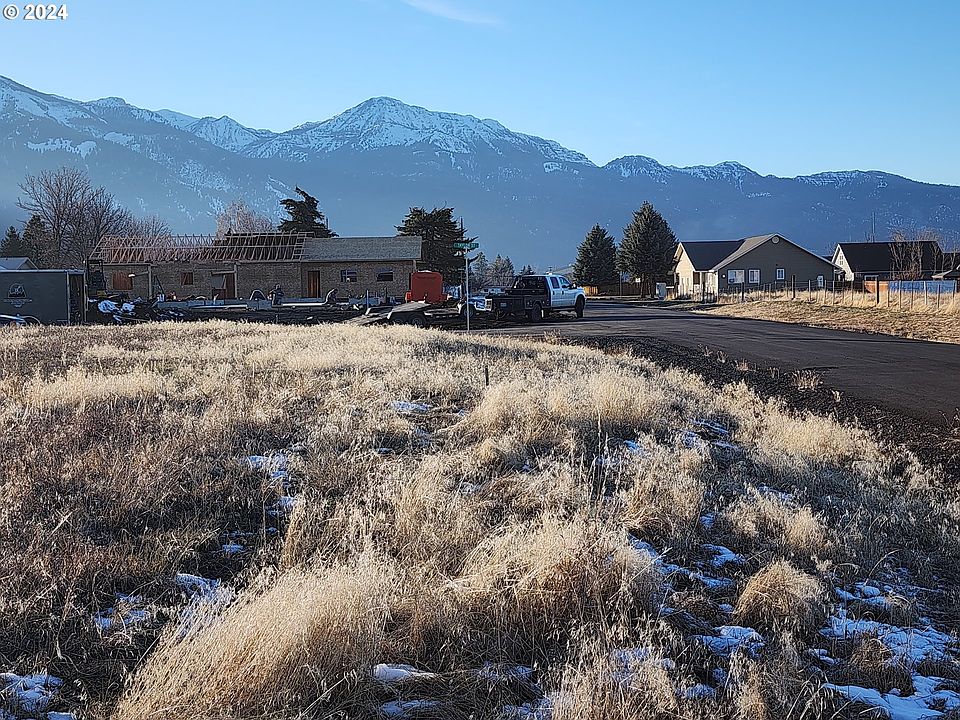 2nd image of Daggett St