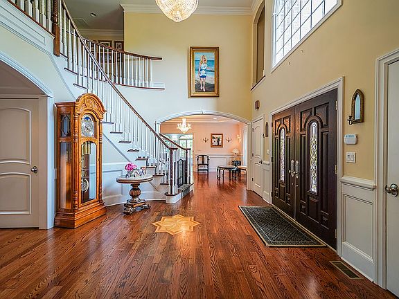 Foyer fr. Dinning Room