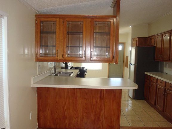 5th image of 641 N Trenton Ave