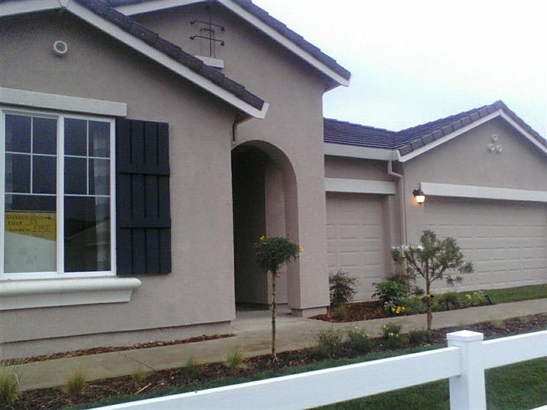 1st image of 128-2474 Kilbirnie Way