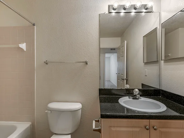 Wexford Apartments — Photo 20