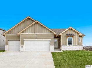 11011 104th Ave, Papillion, NE 68046