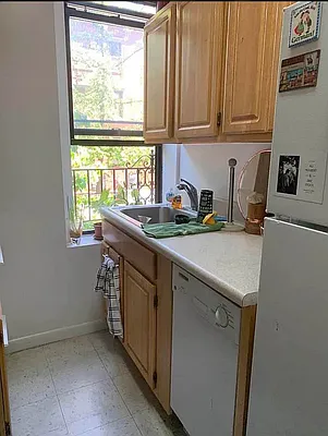 Rented by M.Grossman R.E. Management | media 13