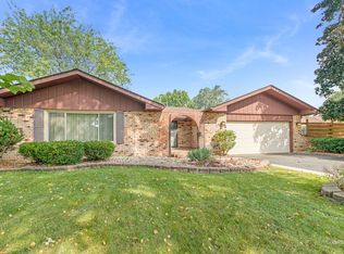 904 W Gilbert Rd, Palatine, IL 60067