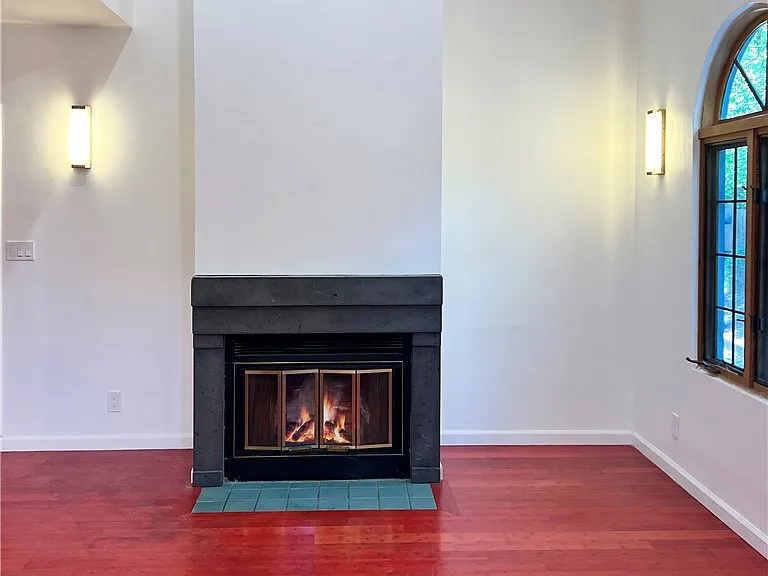8570 Wonderland Ave — Photo 4