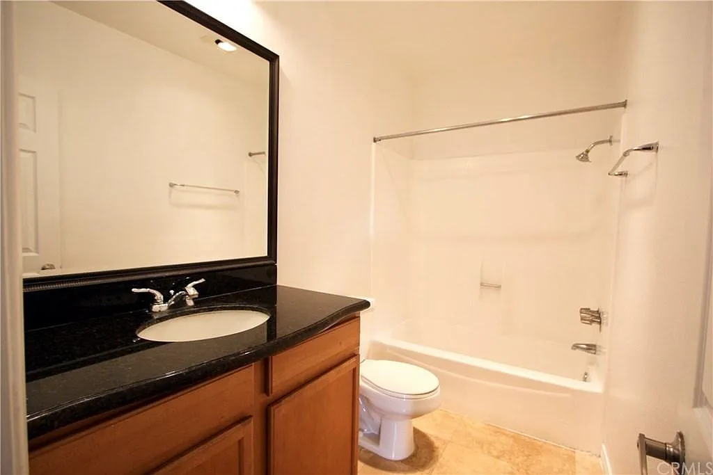 3 bed, 1066 sqft, $2,799 — Photo 4