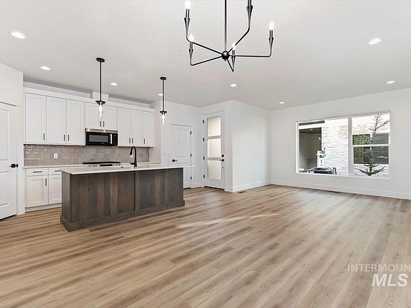 5th image of 752 S Calhoun Pl