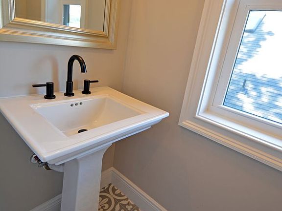 2nd image of 409 Richmond Ave #201