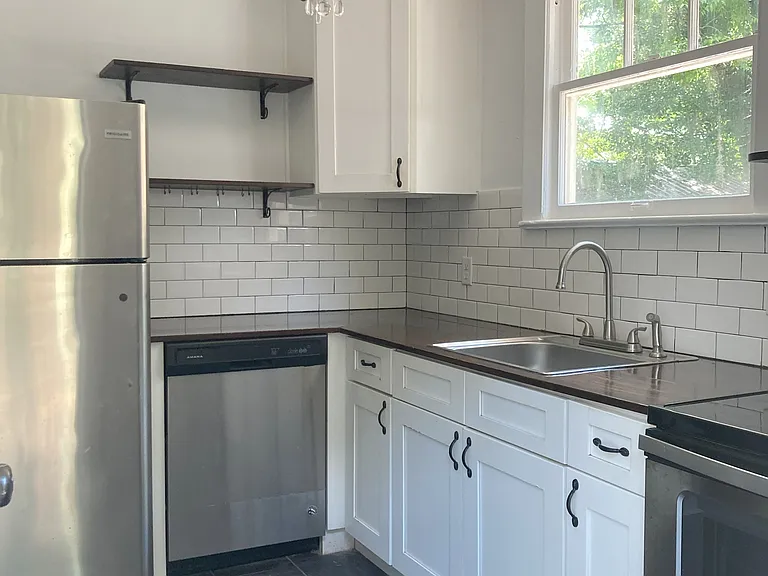 316 SE 9th St — Photo 2