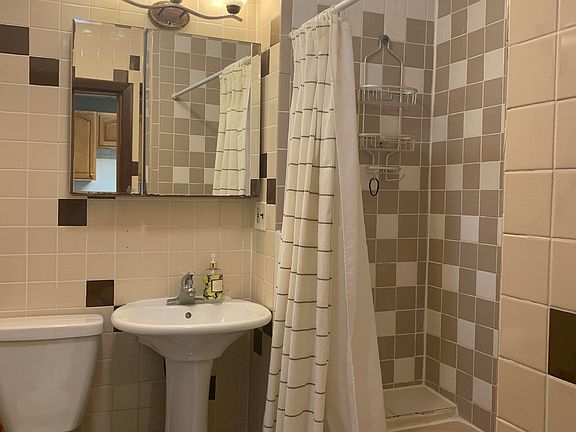 5th image of 86 Kimball Ave #1