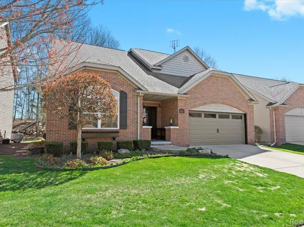 4583 Spring Mountain Dr, Brighton, MI 48116