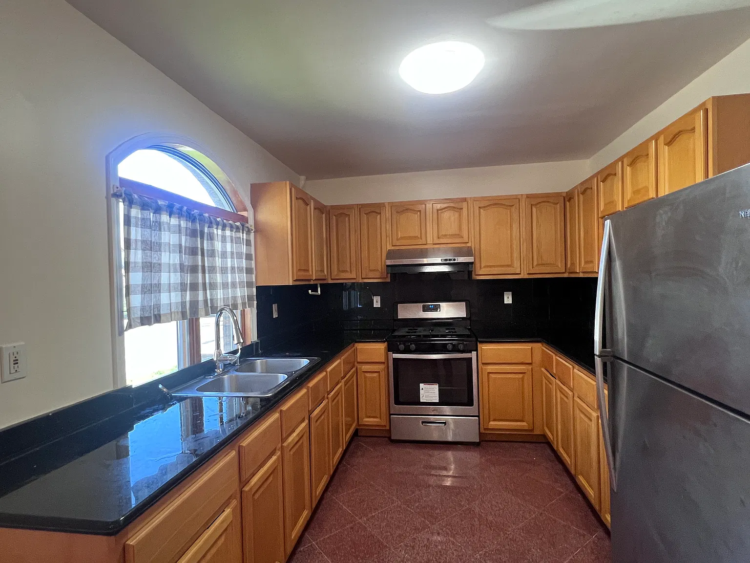 4 bed, 1200 sqft, $3,700 — Photo 3