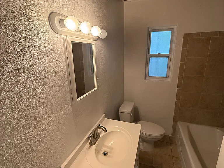715 W Indiana Ave — Photo 10