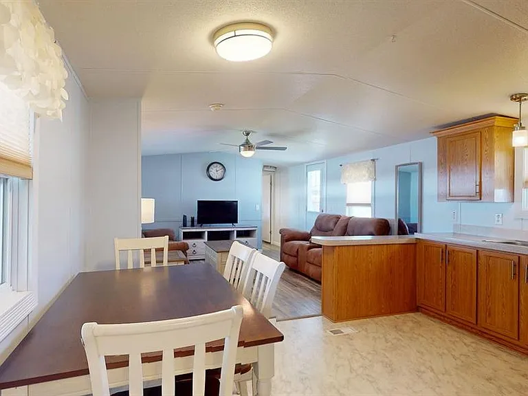 10728 Poplar St NE — Photo 10