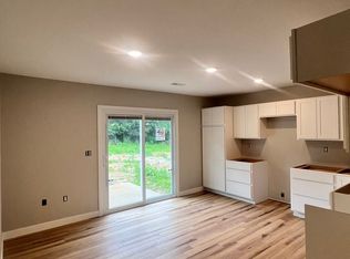207 Anna St APT A, Saint James, MO 65559