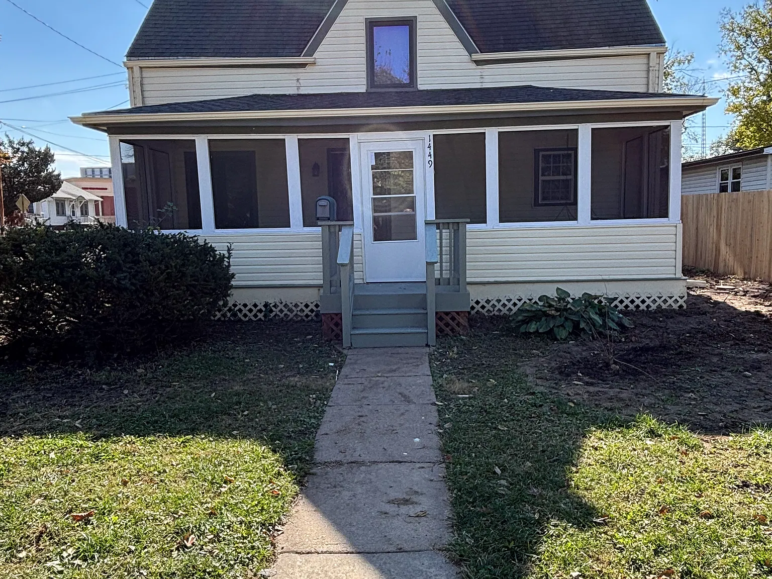 4 bed, 1200 sqft, $1,749 — Photo 1