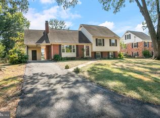 1009 Neal Dr, Alexandria, VA 22308