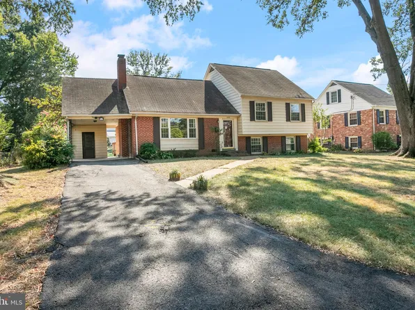 1009 Neal Dr, Alexandria, VA 22308