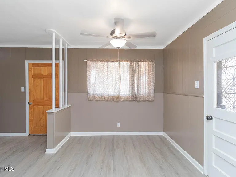 321 Walsh Ln — Photo 19