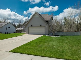 1713 Awixa Ave NW, Grand Rapids, MI 49534