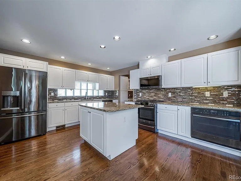 1011 S Valentia St #81 — Photo 14