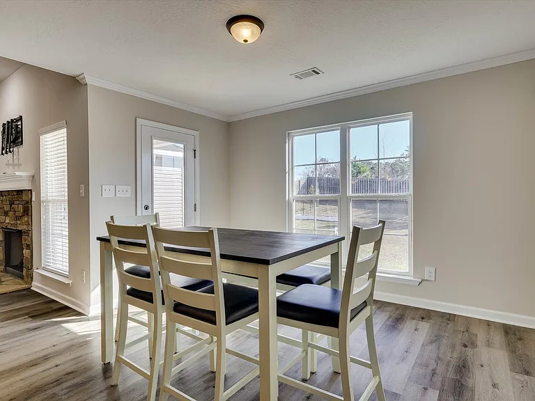 124 Radcliff Dr — Photo 14