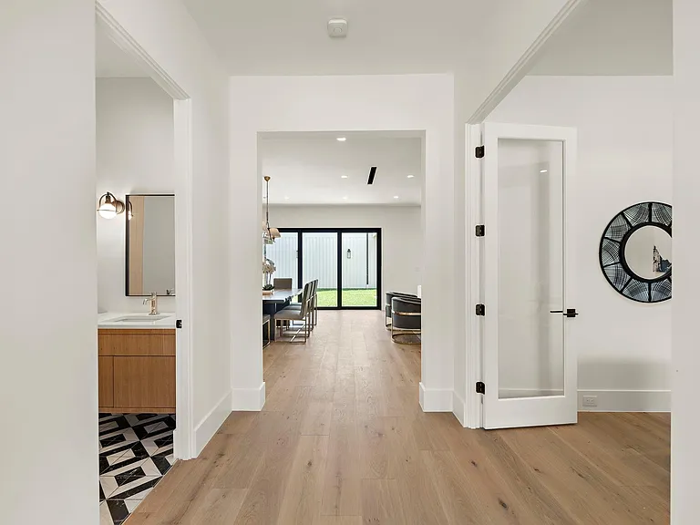 408 Pecore St — Photo 4