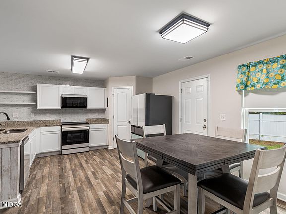 5th image of 441 Kildare Way