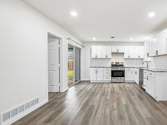 5th image of 700 W Cedar St