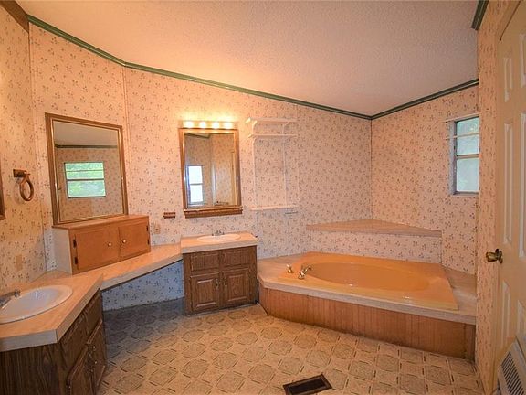 5th image of 6363 Rolling Heights Cir