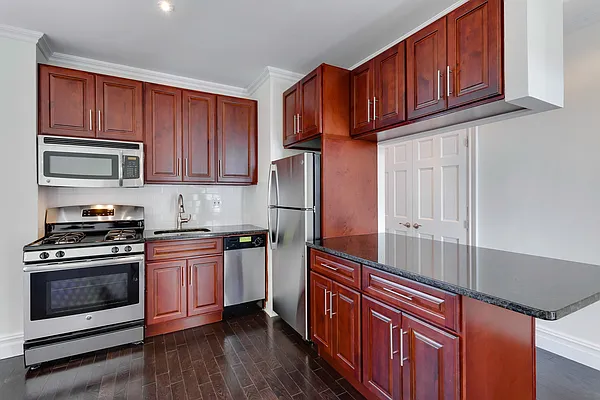 Rented by Aimee Grodanz, LREB | media 24