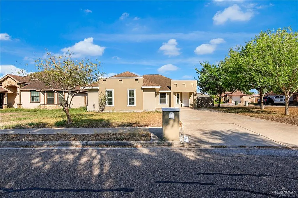 3 bed, 2.0 bath, 1794 sqft, $1,300 — Photo 2