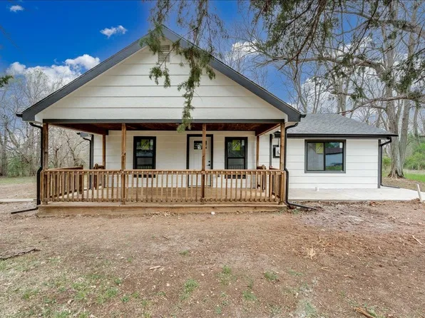 102 E Oak St, Douglass, KS 67039