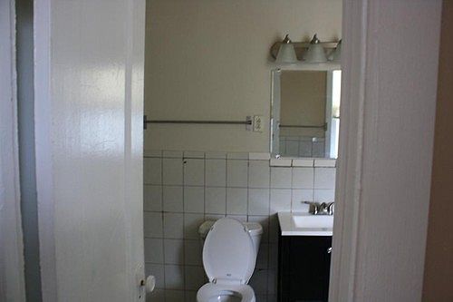 5th image of 6724 S Clyde Ave #3