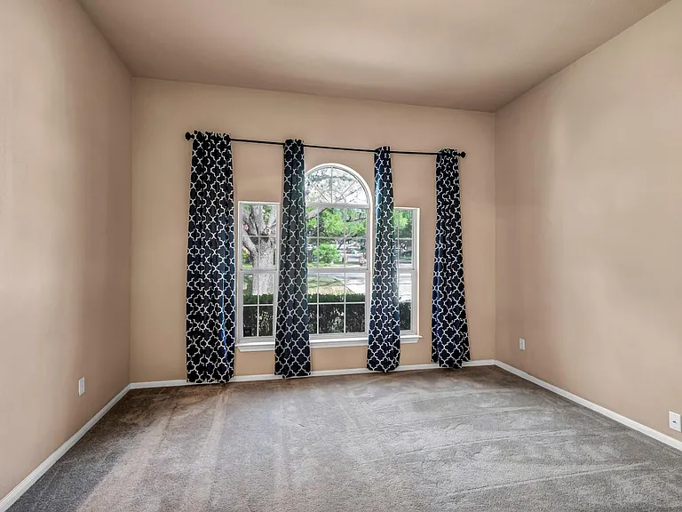 5700 Lomita Verde Cir — Photo 3