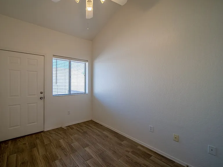 Bella Rosa Apartments — Photo 40