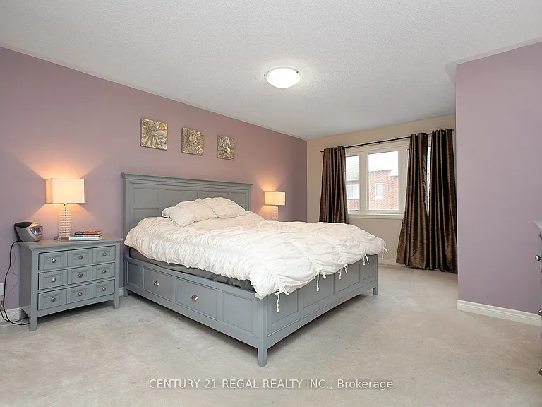 16 Thatcher Cres — Photo 8
