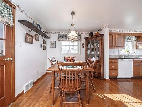 5th image of 609 Courtview Dr
